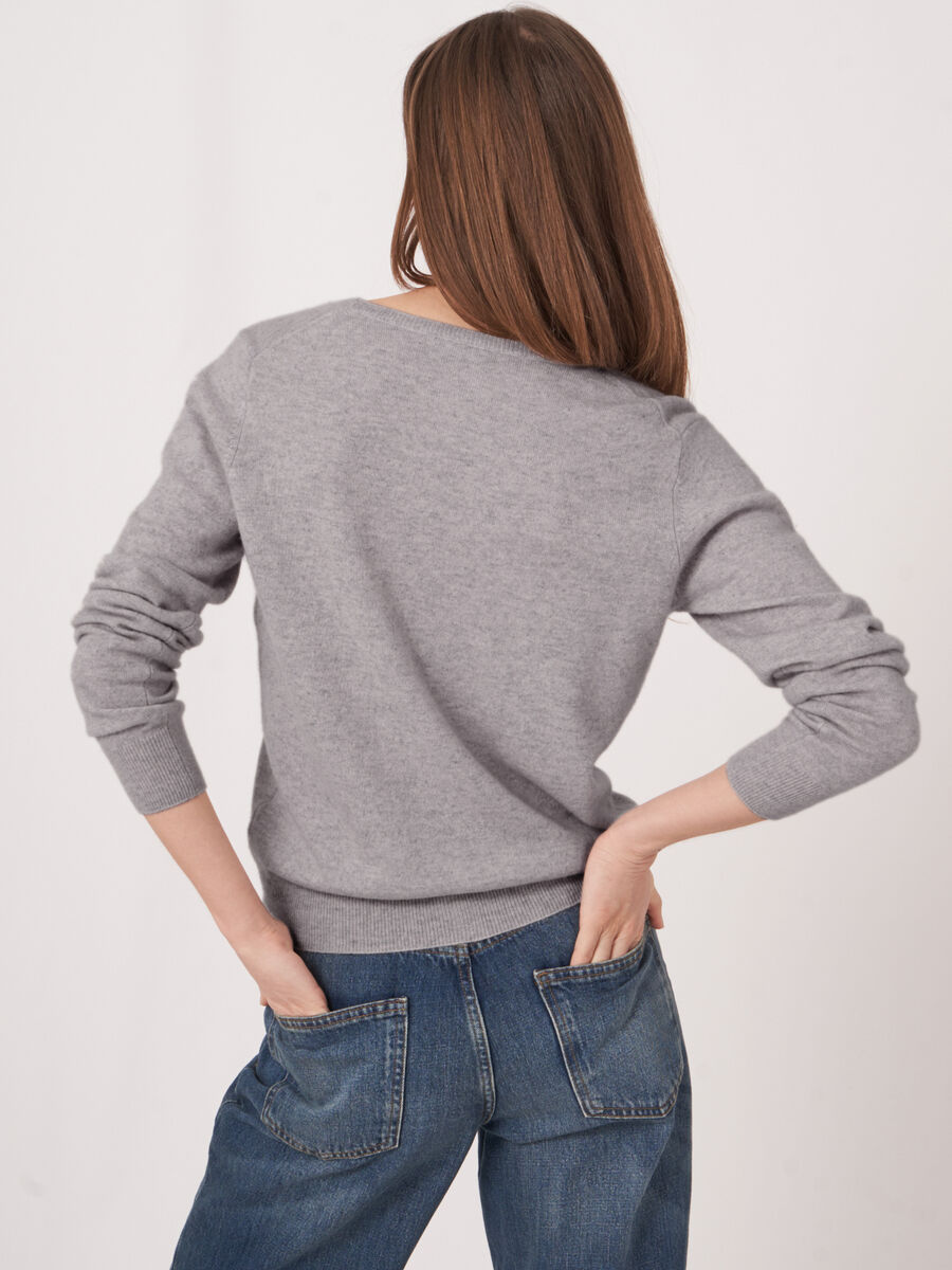 Basic organisch cashmere vest met V-hals image number 4