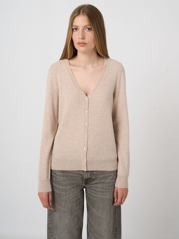 Basic Strickjacke mit V-Ausschnitt aus Bio-Kaschmir image number 1