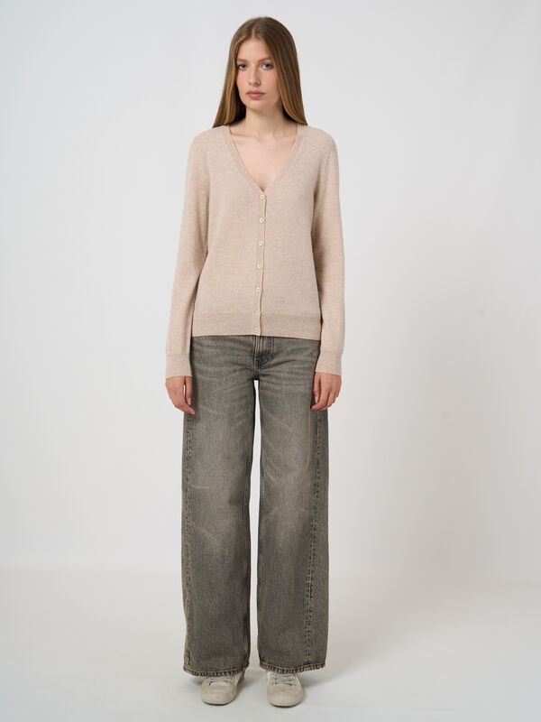 Basic Strickjacke mit V-Ausschnitt aus Bio-Kaschmir image number 3