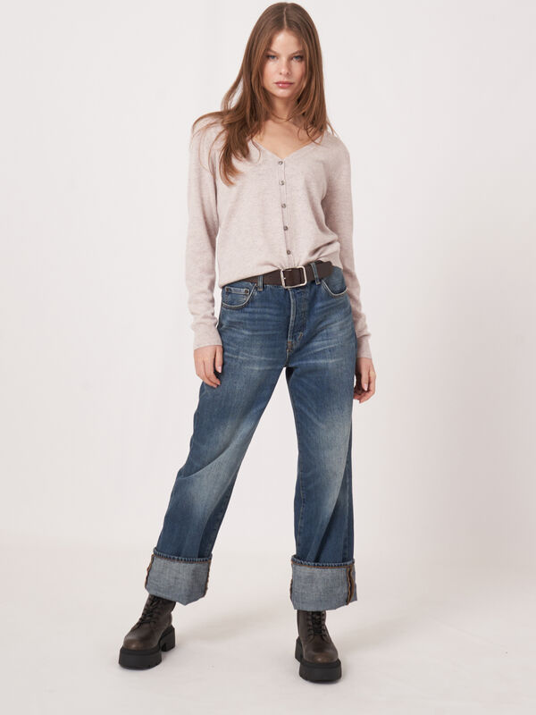 Basic organic cashmere cardigan with V-neck image number 5