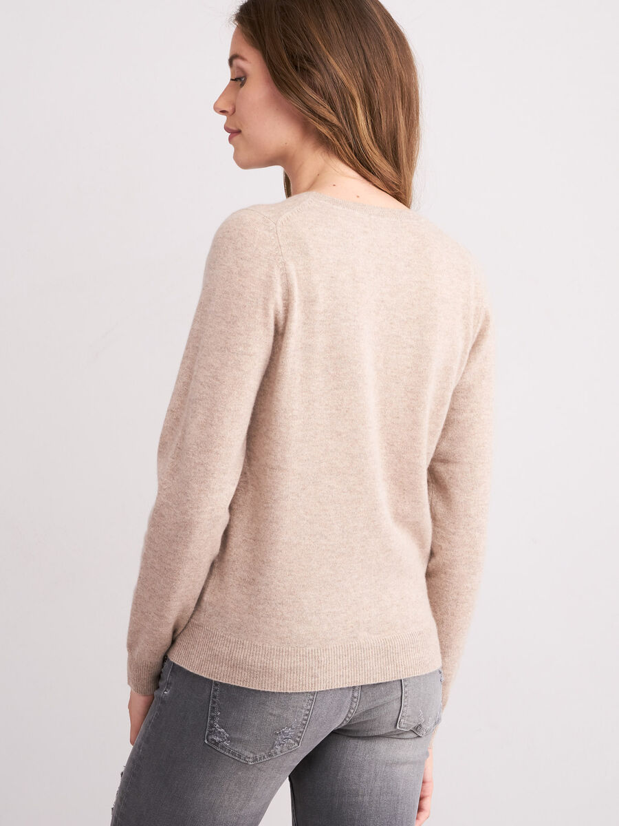 Basic organic cashmere cardigan with V-neck image number 2
