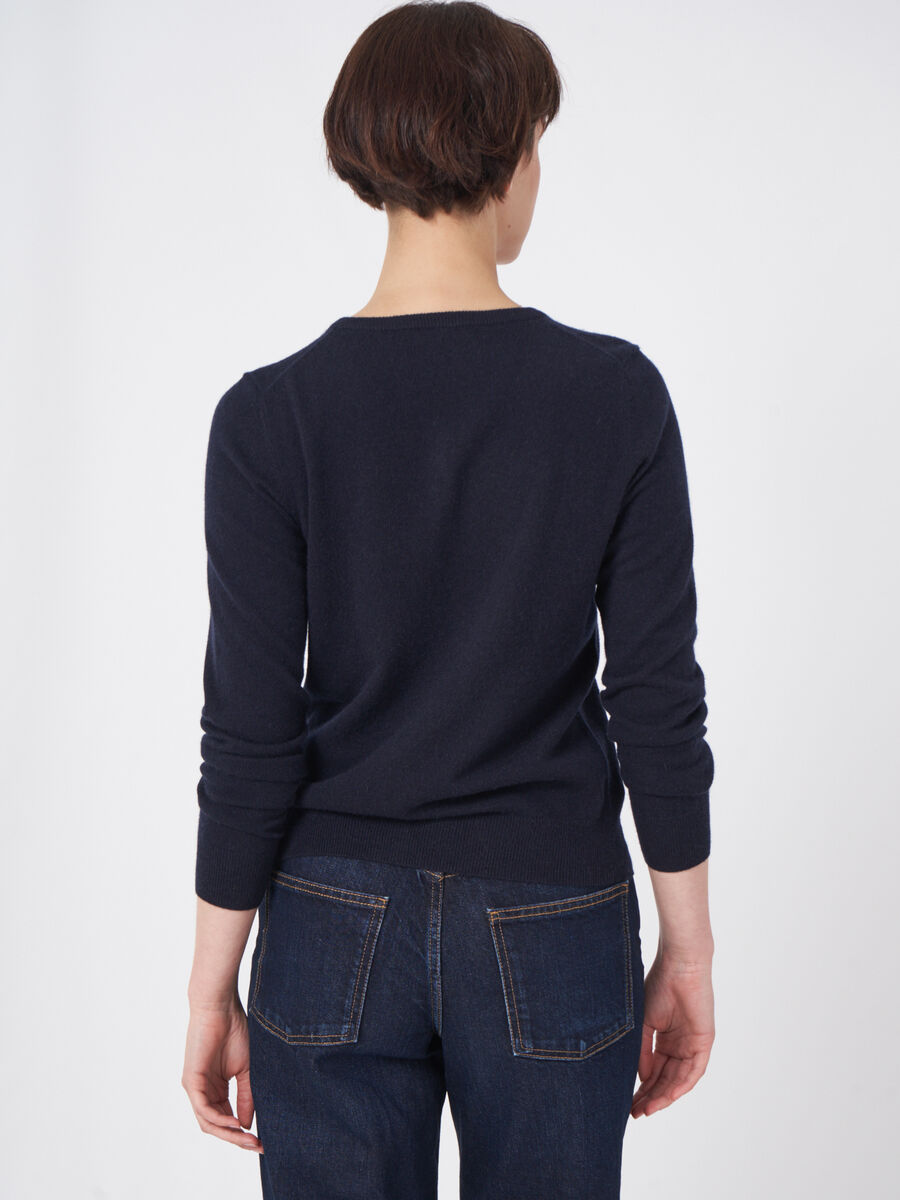 Basic-Strickjacke mit Rundhalsausschnitt aus Bio-Kaschmir image number 1