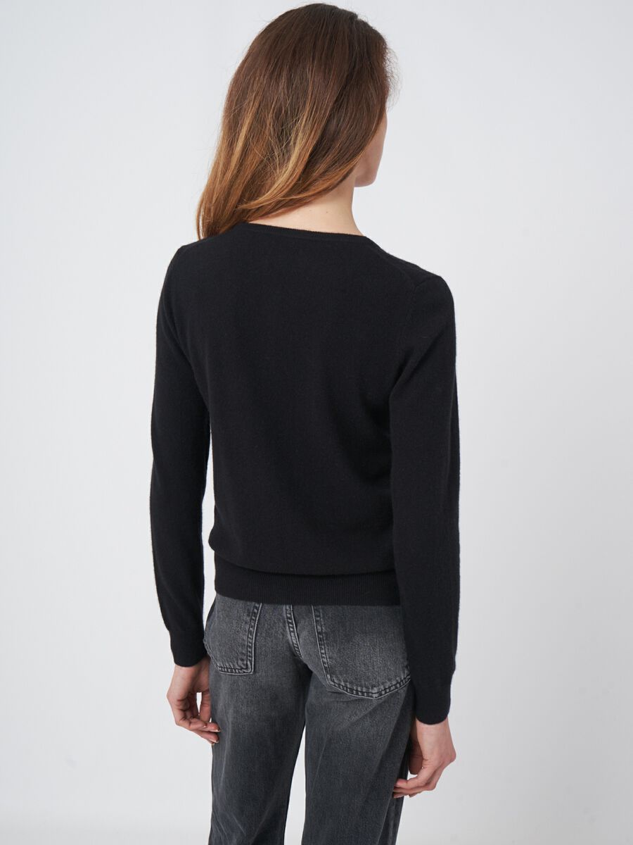 Basic-Strickjacke mit Rundhalsausschnitt aus Bio-Kaschmir image number 3