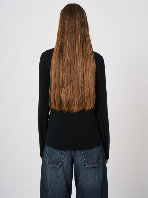 Classic cashmere cardigan for women - crew neck image number 3