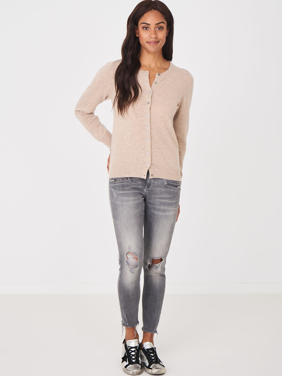 Basic-Strickjacke mit Rundhalsausschnitt aus Bio-Kaschmir image number 135