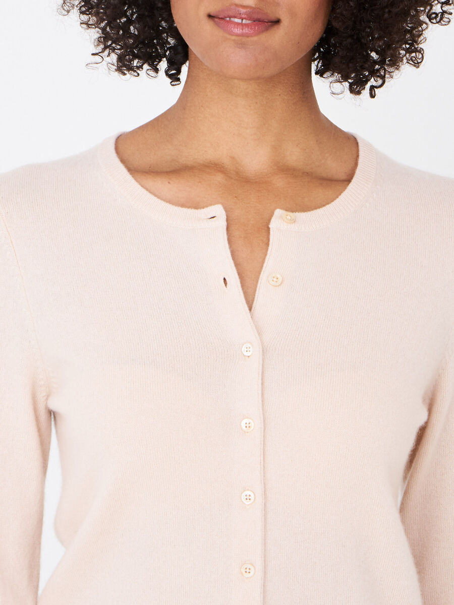Basic-Strickjacke mit Rundhalsausschnitt aus Bio-Kaschmir image number 142