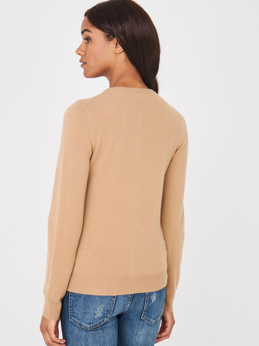 Basic-Strickjacke mit Rundhalsausschnitt aus Bio-Kaschmir image number 145