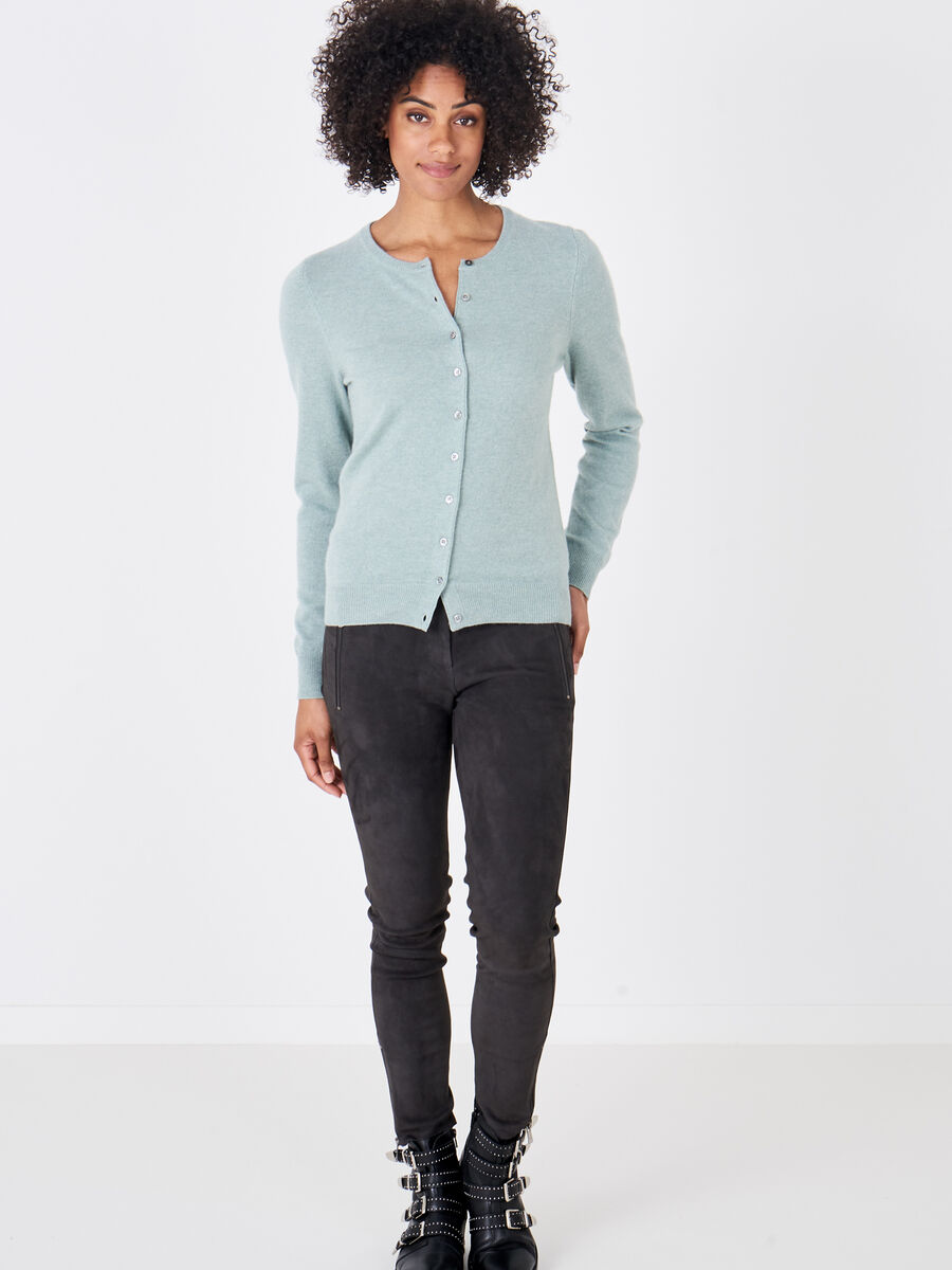 Basic-Strickjacke mit Rundhalsausschnitt aus Bio-Kaschmir image number 151