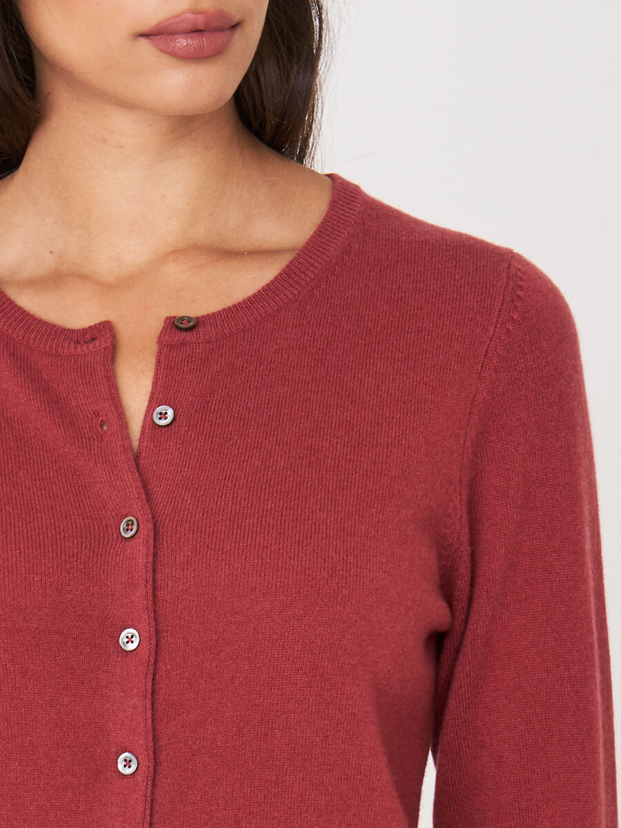 Basic-Strickjacke mit Rundhalsausschnitt aus Bio-Kaschmir image number 158