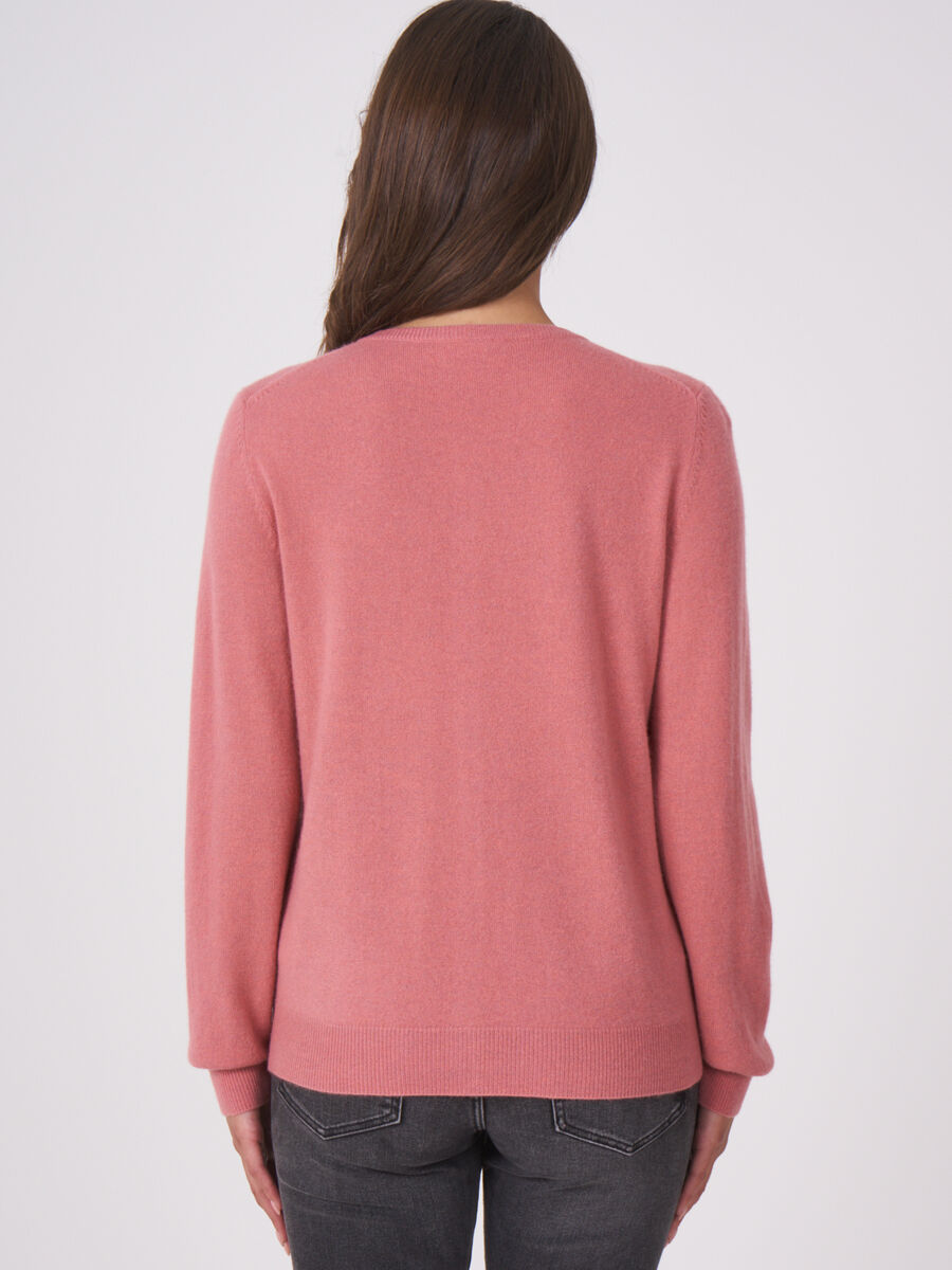 Basic-Strickjacke mit Rundhalsausschnitt aus Bio-Kaschmir image number 161