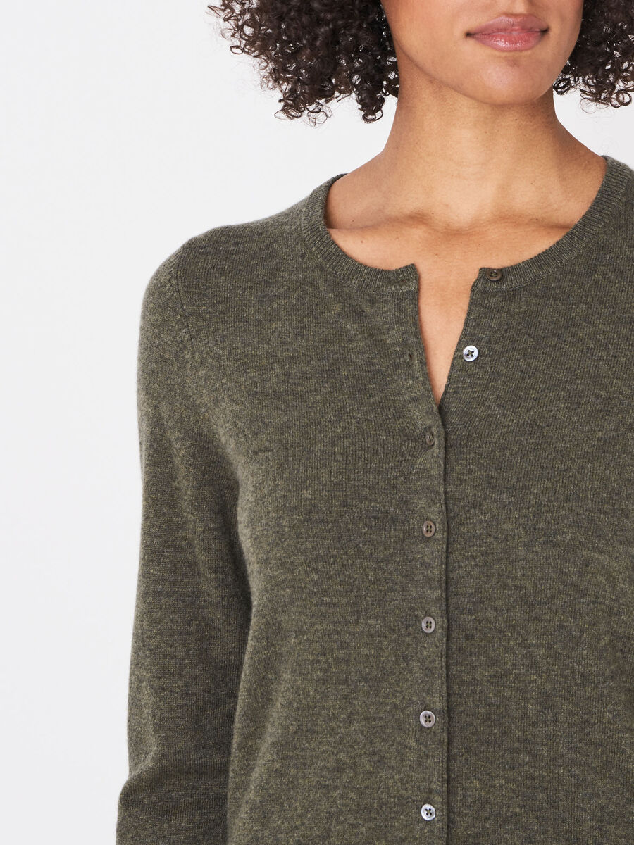 Basic-Strickjacke mit Rundhalsausschnitt aus Bio-Kaschmir image number 166