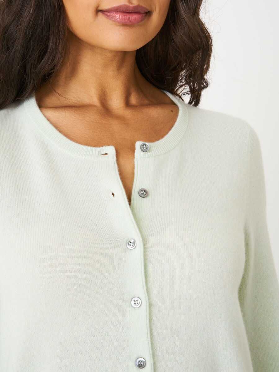 Basic-Strickjacke mit Rundhalsausschnitt aus Bio-Kaschmir image number 178