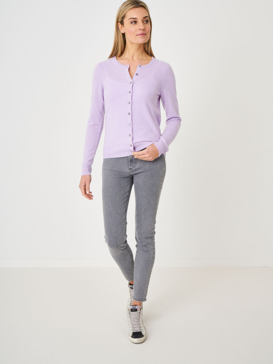 Basic-Strickjacke mit Rundhalsausschnitt aus Bio-Kaschmir image number 183