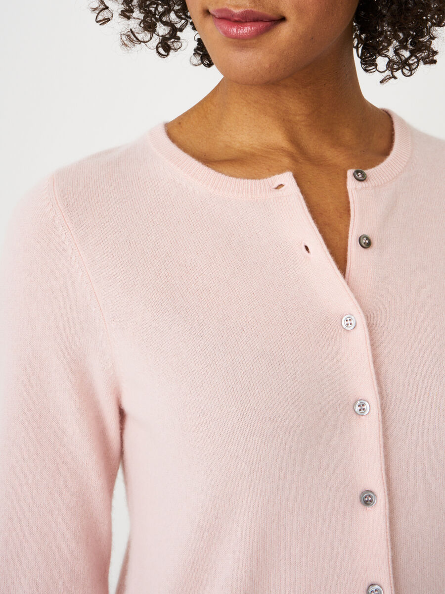 Basic-Strickjacke mit Rundhalsausschnitt aus Bio-Kaschmir image number 186