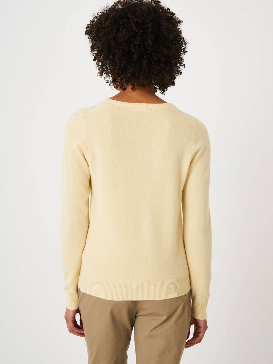 Basic-Strickjacke mit Rundhalsausschnitt aus Bio-Kaschmir image number 189