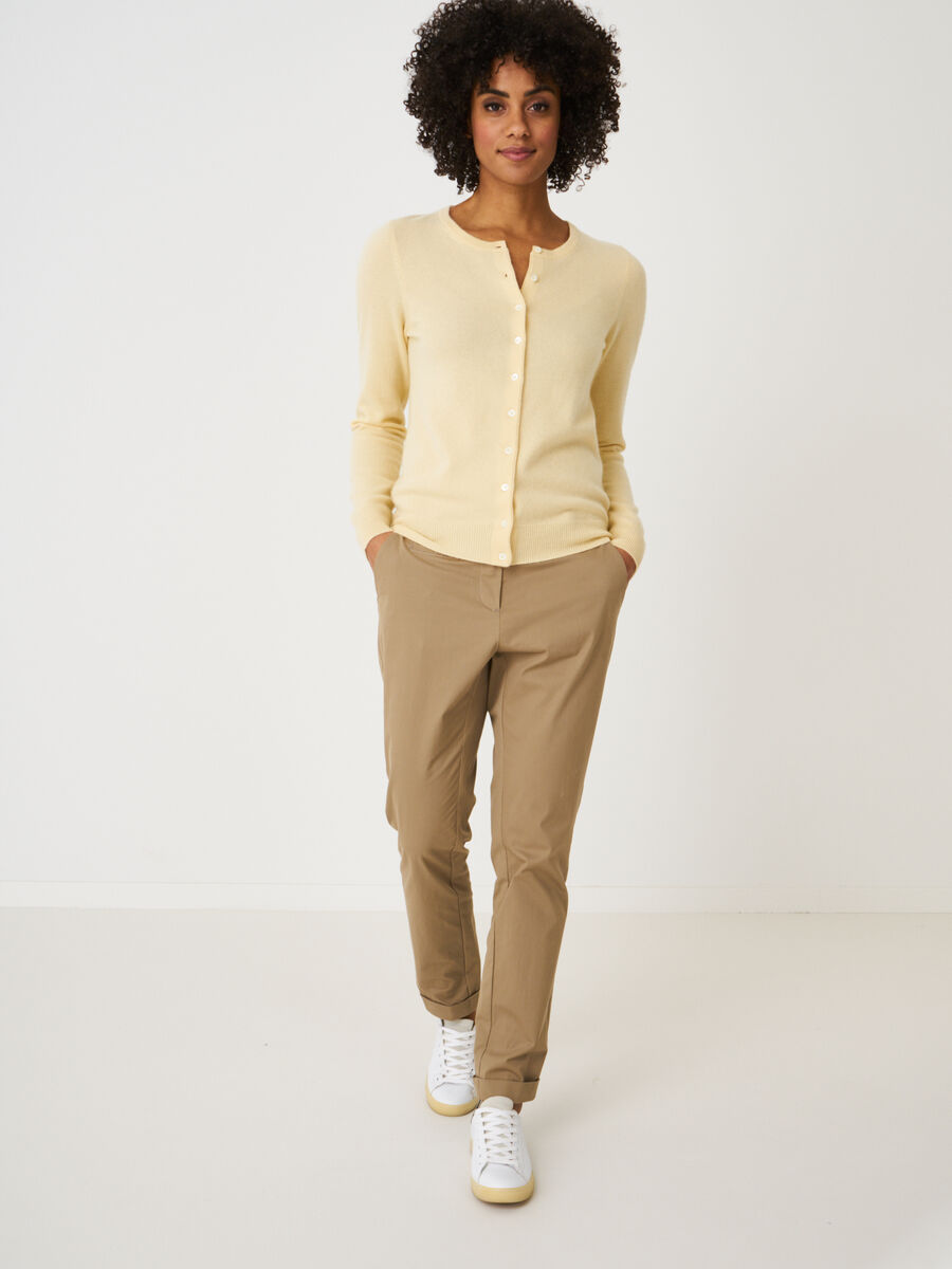 Basic-Strickjacke mit Rundhalsausschnitt aus Bio-Kaschmir image number 191