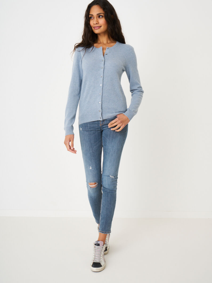 Basic-Strickjacke mit Rundhalsausschnitt aus Bio-Kaschmir image number 195