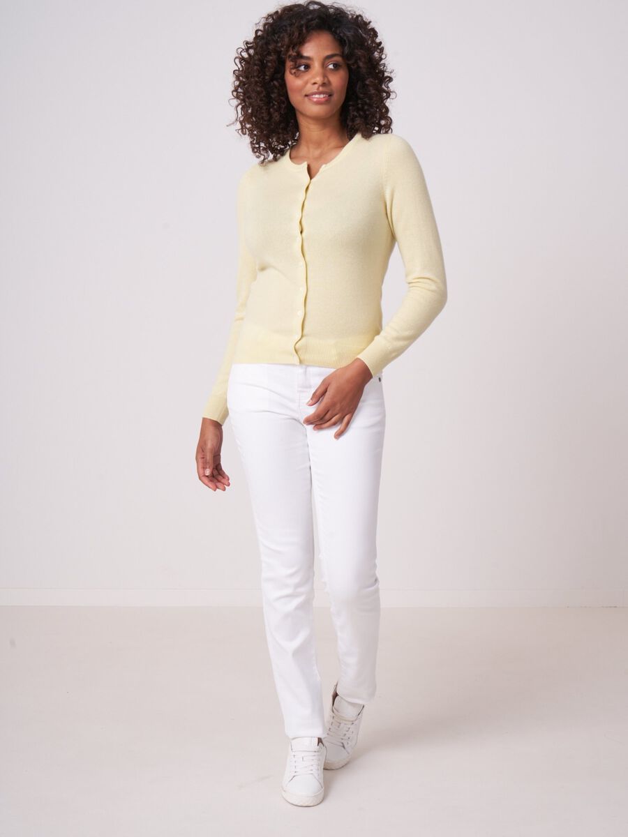 Basic-Strickjacke mit Rundhalsausschnitt aus Bio-Kaschmir image number 203