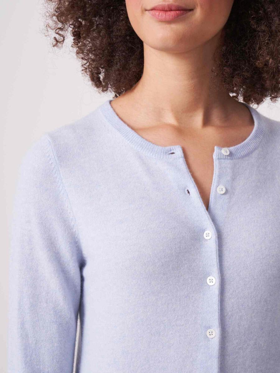 Basic-Strickjacke mit Rundhalsausschnitt aus Bio-Kaschmir image number 206