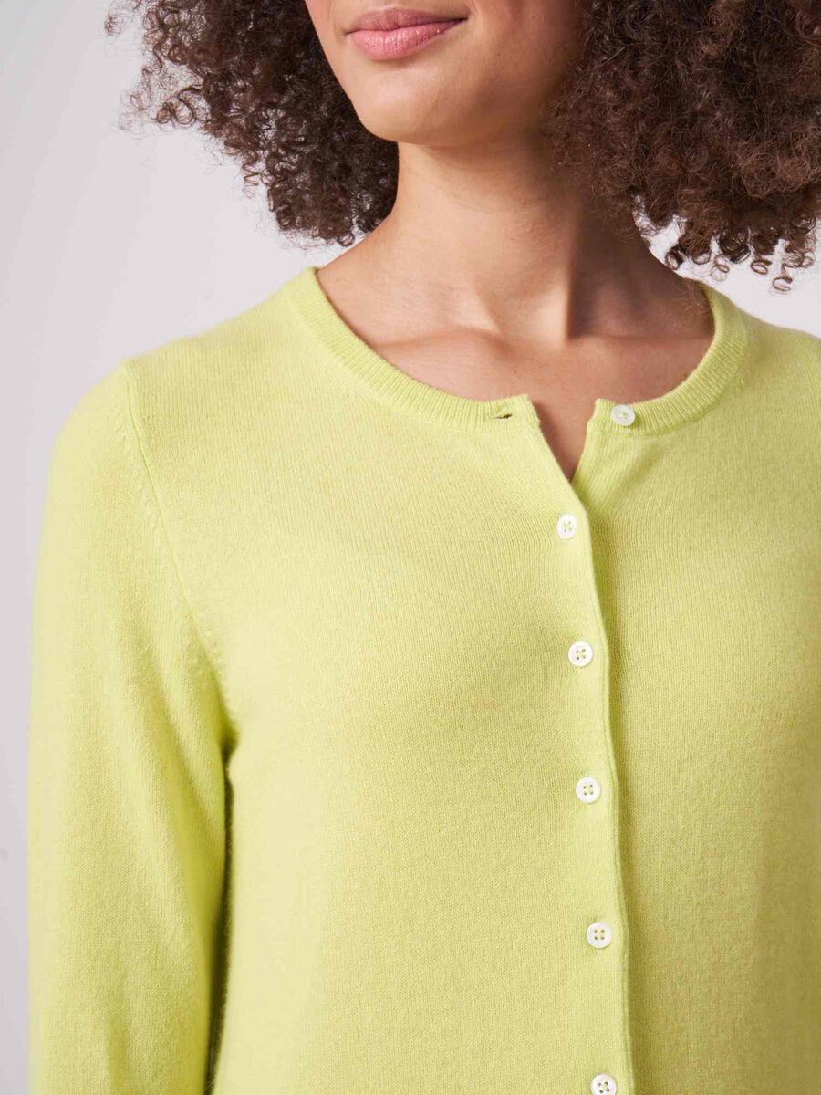 Cardigan basique en cachemire image number 2