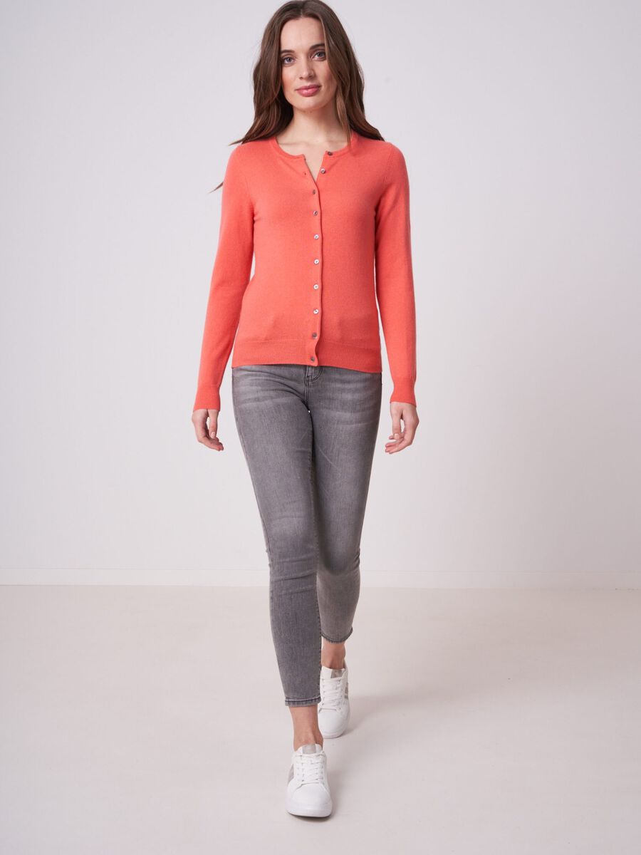 Basic-Strickjacke mit Rundhalsausschnitt aus Bio-Kaschmir image number 215