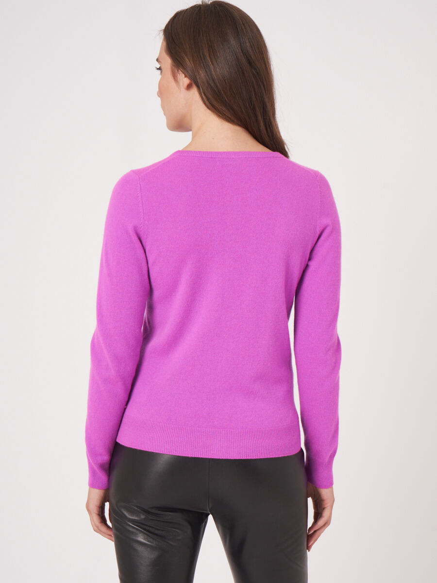 Basic-Strickjacke mit Rundhalsausschnitt aus Bio-Kaschmir image number 232