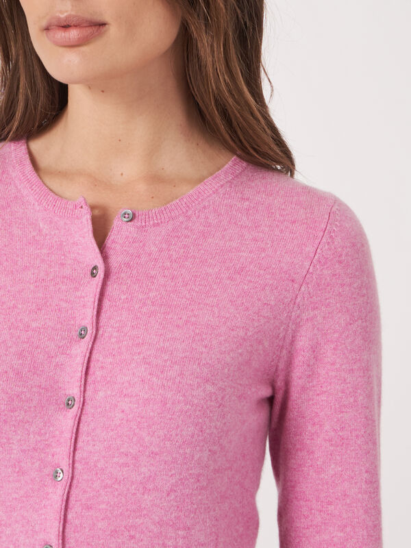 Cardigan basique en cachemire image number 2