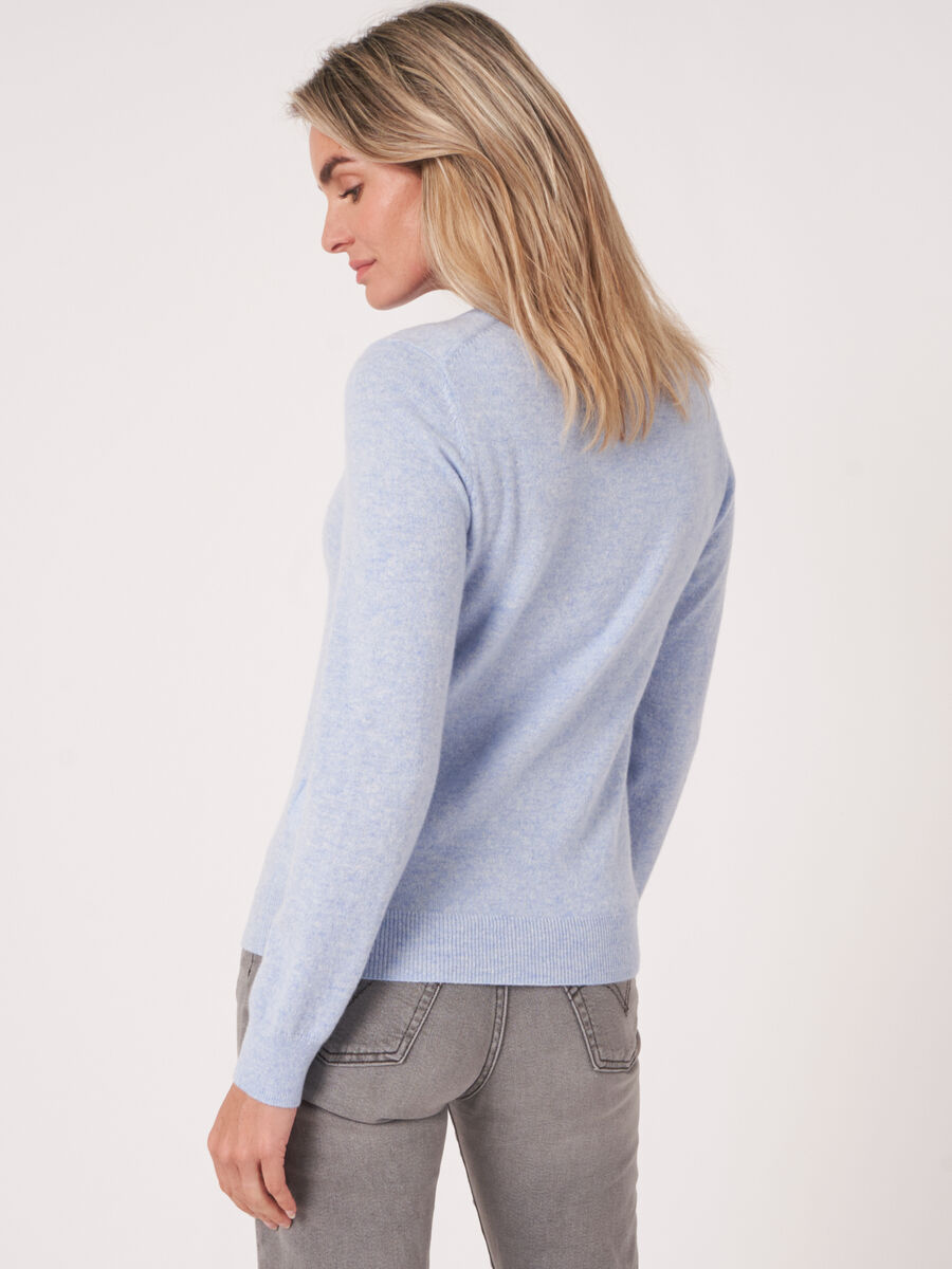 Basic-Strickjacke mit Rundhalsausschnitt aus Bio-Kaschmir image number 249