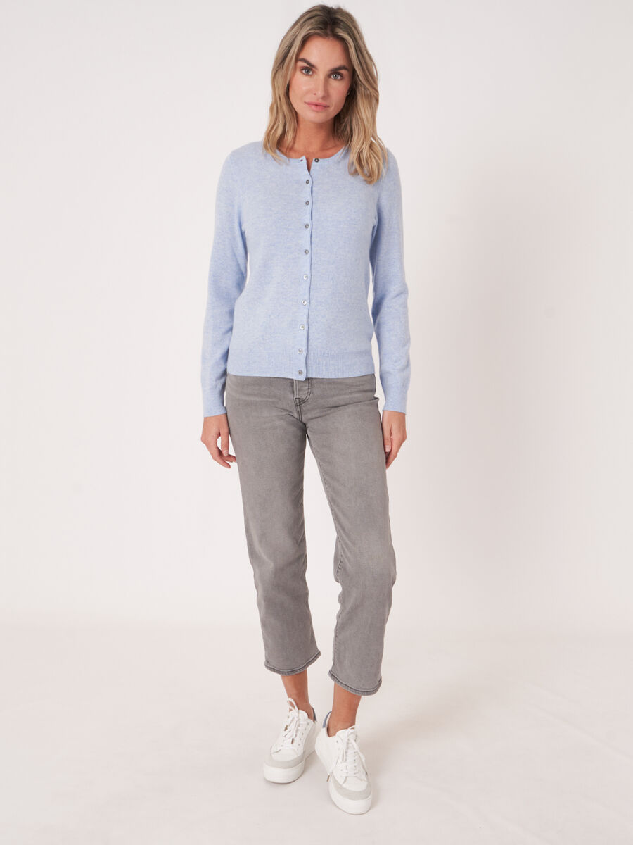 Basic-Strickjacke mit Rundhalsausschnitt aus Bio-Kaschmir image number 252