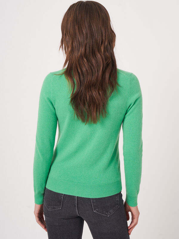 Basic Strickjacke mit Rundhalsausschnitt aus Bio-Kaschmir image number 1