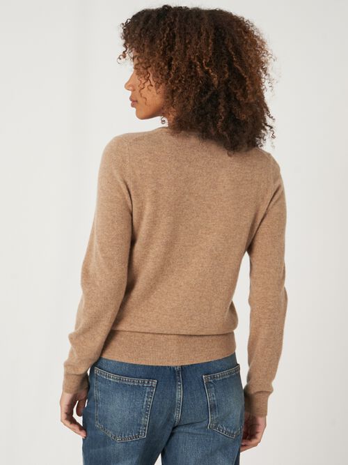 Basic organic cashmere cardigan with round neck