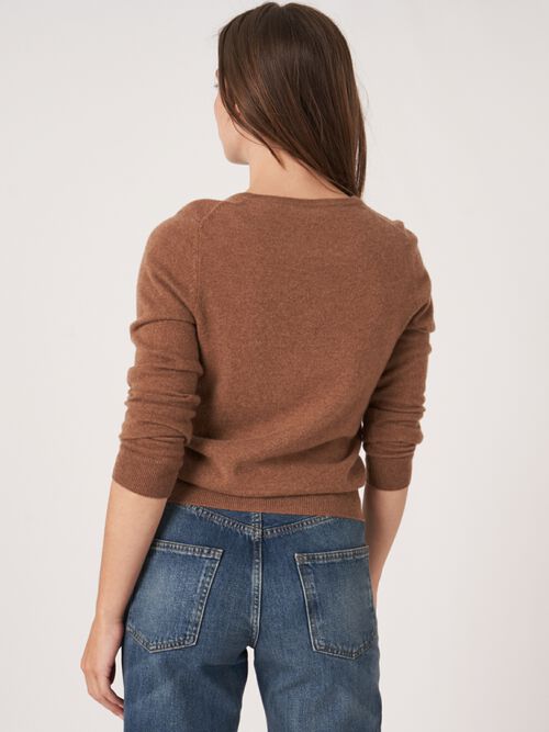 Basic organic cashmere cardigan with round neck