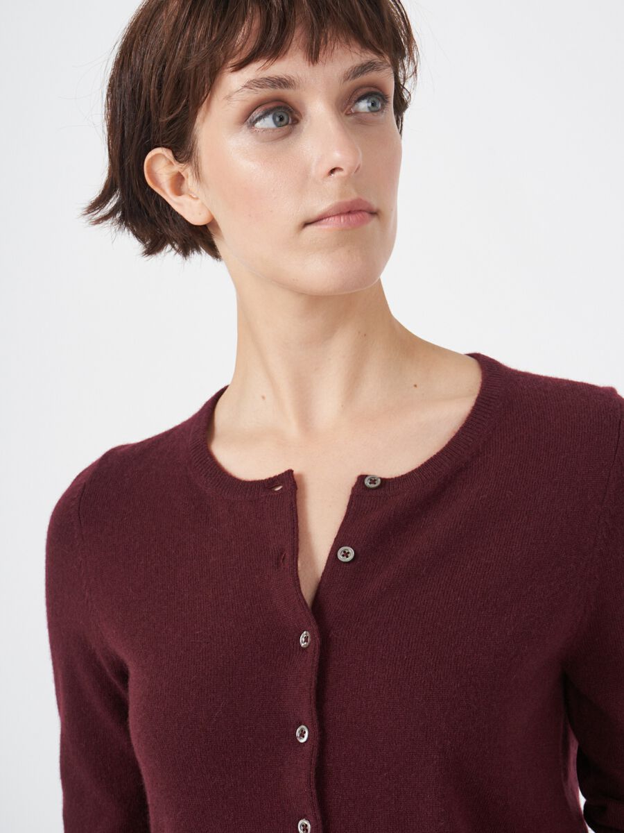 Basic-Strickjacke mit Rundhalsausschnitt aus Bio-Kaschmir image number 86