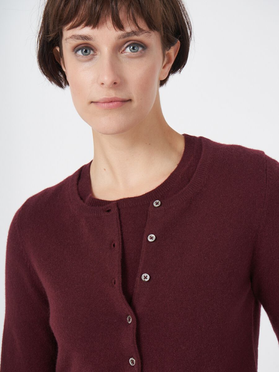 Basic-Strickjacke mit Rundhalsausschnitt aus Bio-Kaschmir image number 87