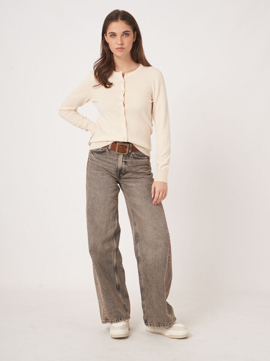 Basic-Strickjacke mit Rundhalsausschnitt aus Bio-Kaschmir image number 49