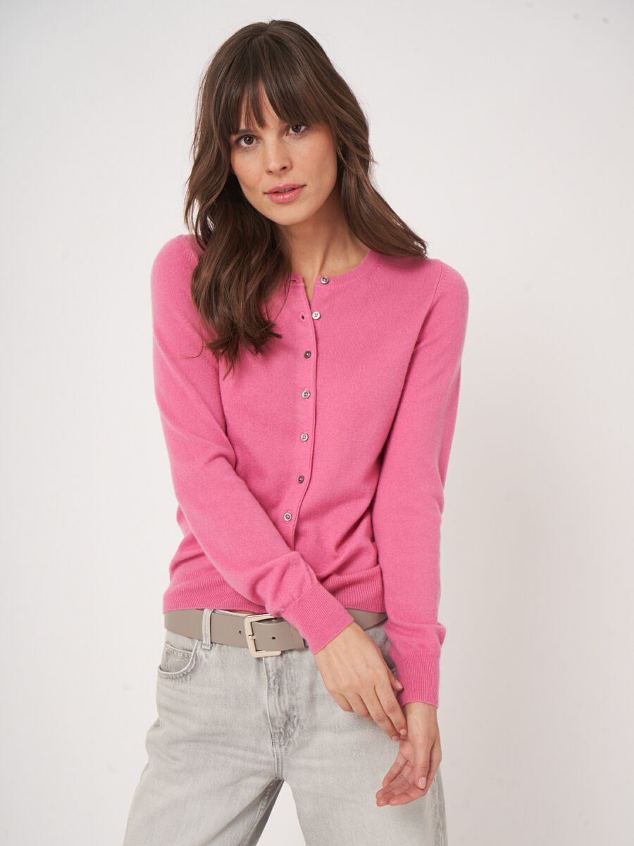 Basic-Strickjacke mit Rundhalsausschnitt aus Bio-Kaschmir image number 50