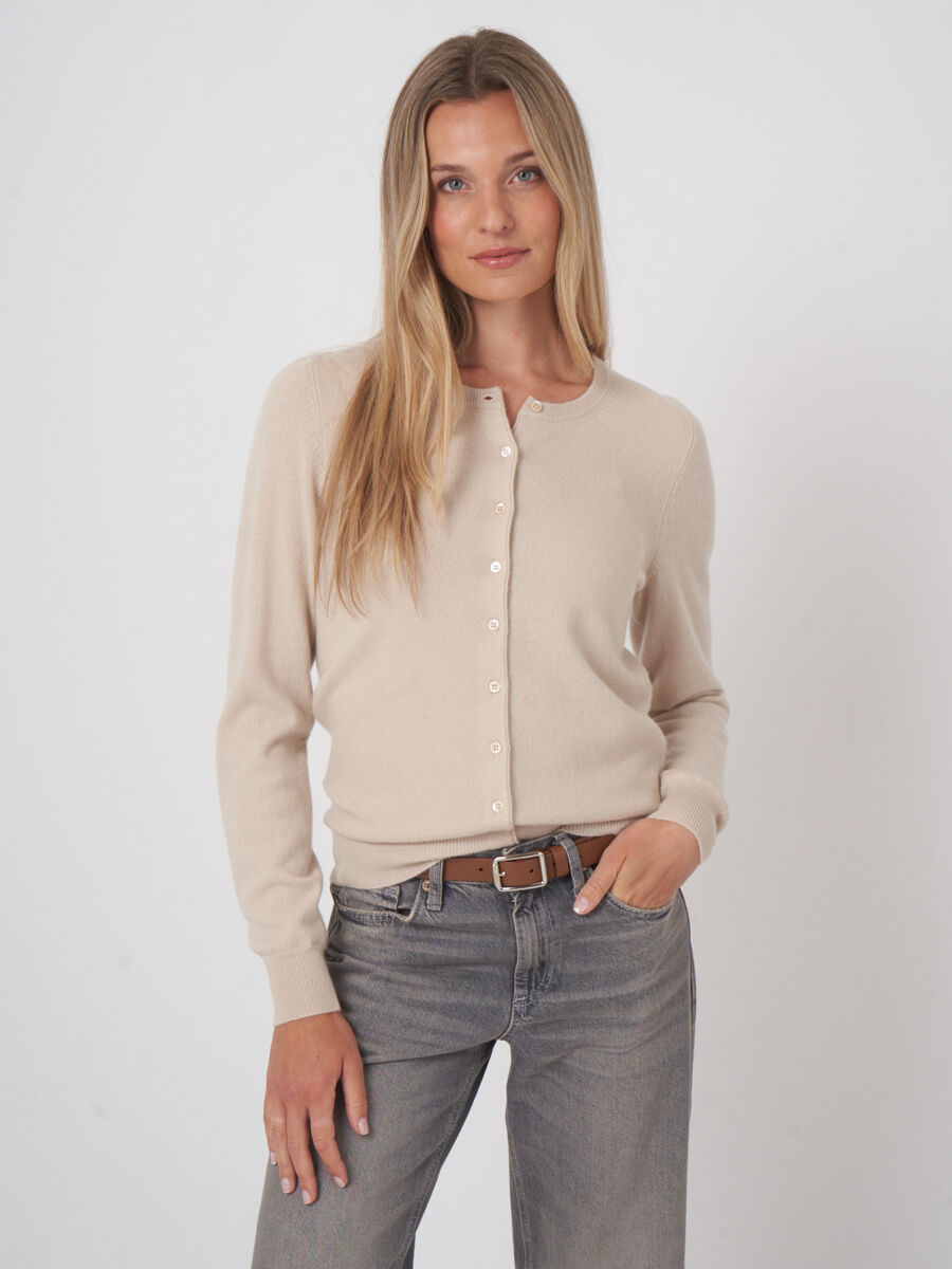 Basic-Strickjacke mit Rundhalsausschnitt aus Bio-Kaschmir image number 2