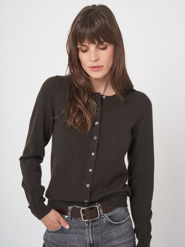 Basic-Strickjacke mit Rundhalsausschnitt aus Bio-Kaschmir image number 0