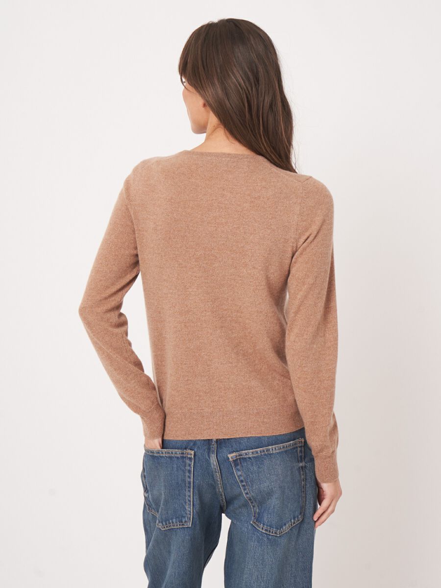 Basic-Strickjacke mit Rundhalsausschnitt aus Bio-Kaschmir image number 5