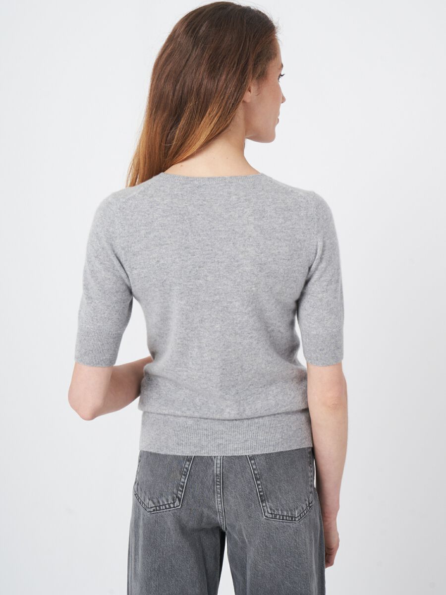 Pull manches courtes en cachemire image number 4