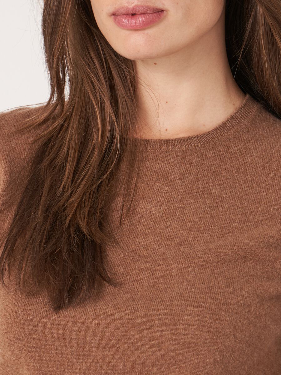 Women&rsquo;s short sleeve organic cashmere sweater image number 2