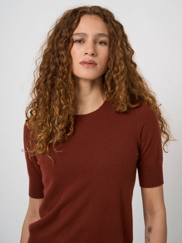 Slim Short-Sleeve Organic Cashmere Sweater image number 3