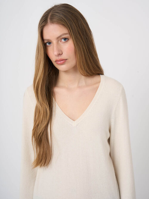 Essential 100% cashmere v-neck jumper