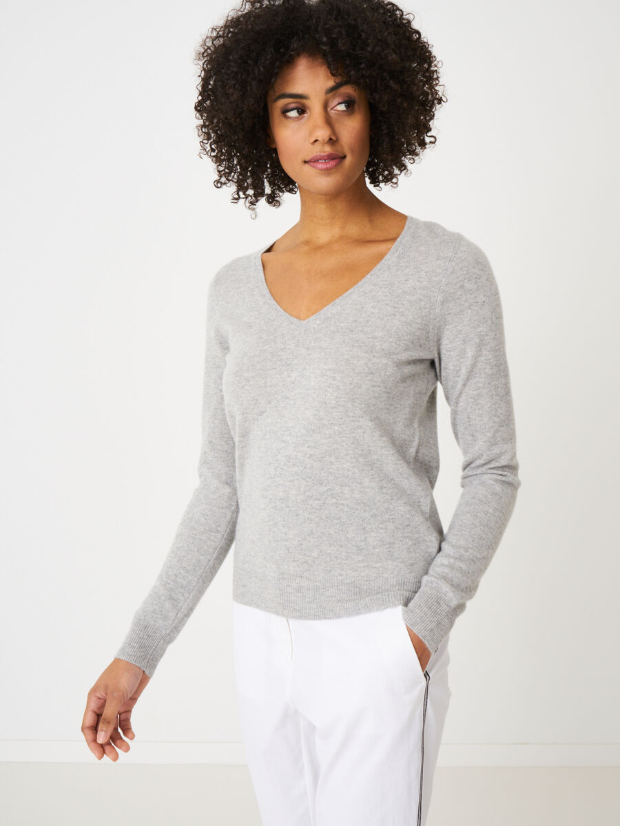 Basic organic cashmere v-neck jumper image number 80