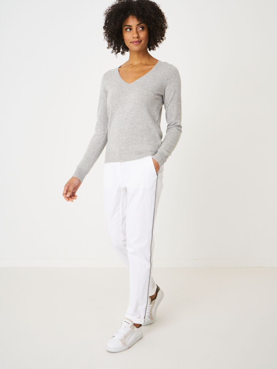 Basic organic cashmere v-neck jumper image number 83