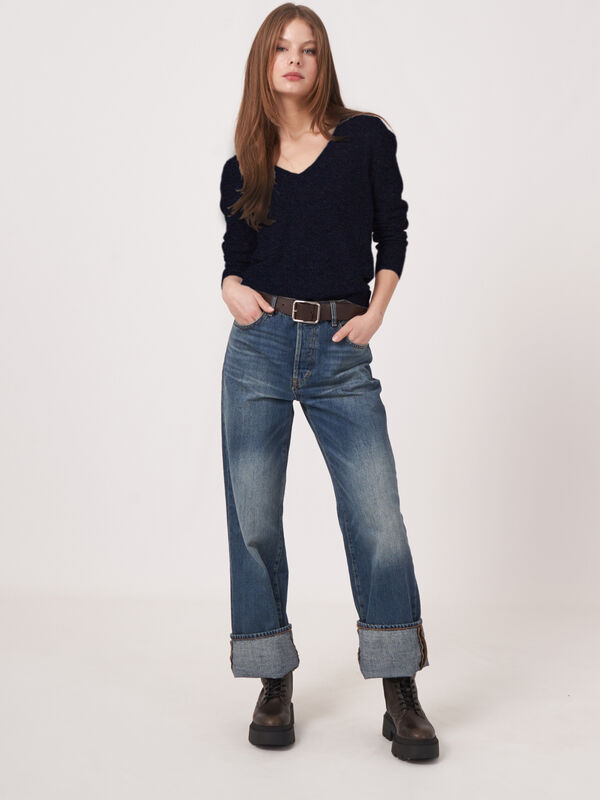 Pull cachemire col v à coupe classique image number 0