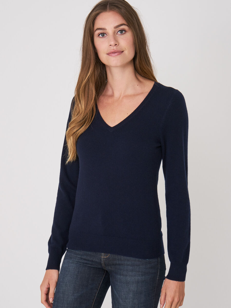 Basic organic cashmere V-neck jumper image number 0