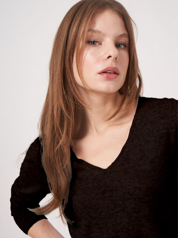 Basic-Pullover mit V-Ausschnitt aus Bio-Kaschmir image number 2