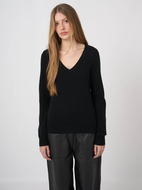 Basic organic cashmere v-neck jumper