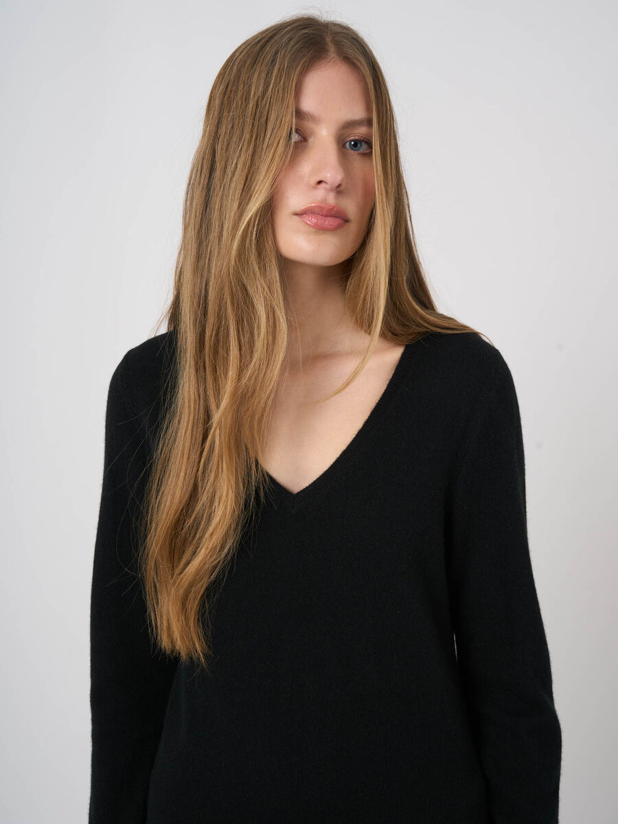 Pull col V en cachemire 100% essentiel image number 3